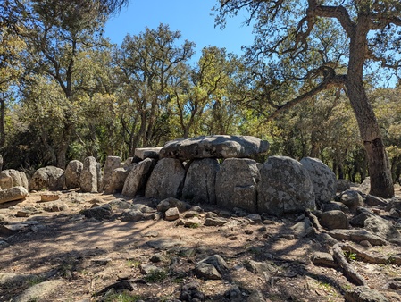 Dolmen de la Cova d'en Daina Dolmen de la Cova d'en Daina